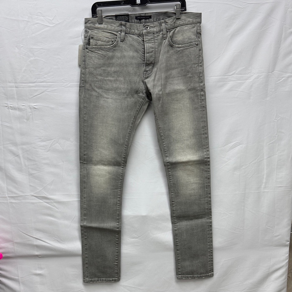 John Varvatos Men's Light Gray Skinny Jeans. (JV055)